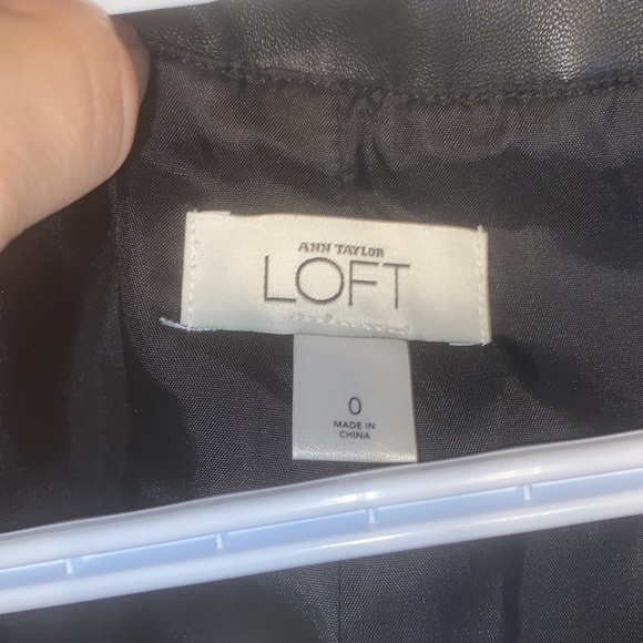 Loft by Ann Taylor Ladies Black Cropped Real Leather Jacket button cape style s0 - Picture 4 of 11